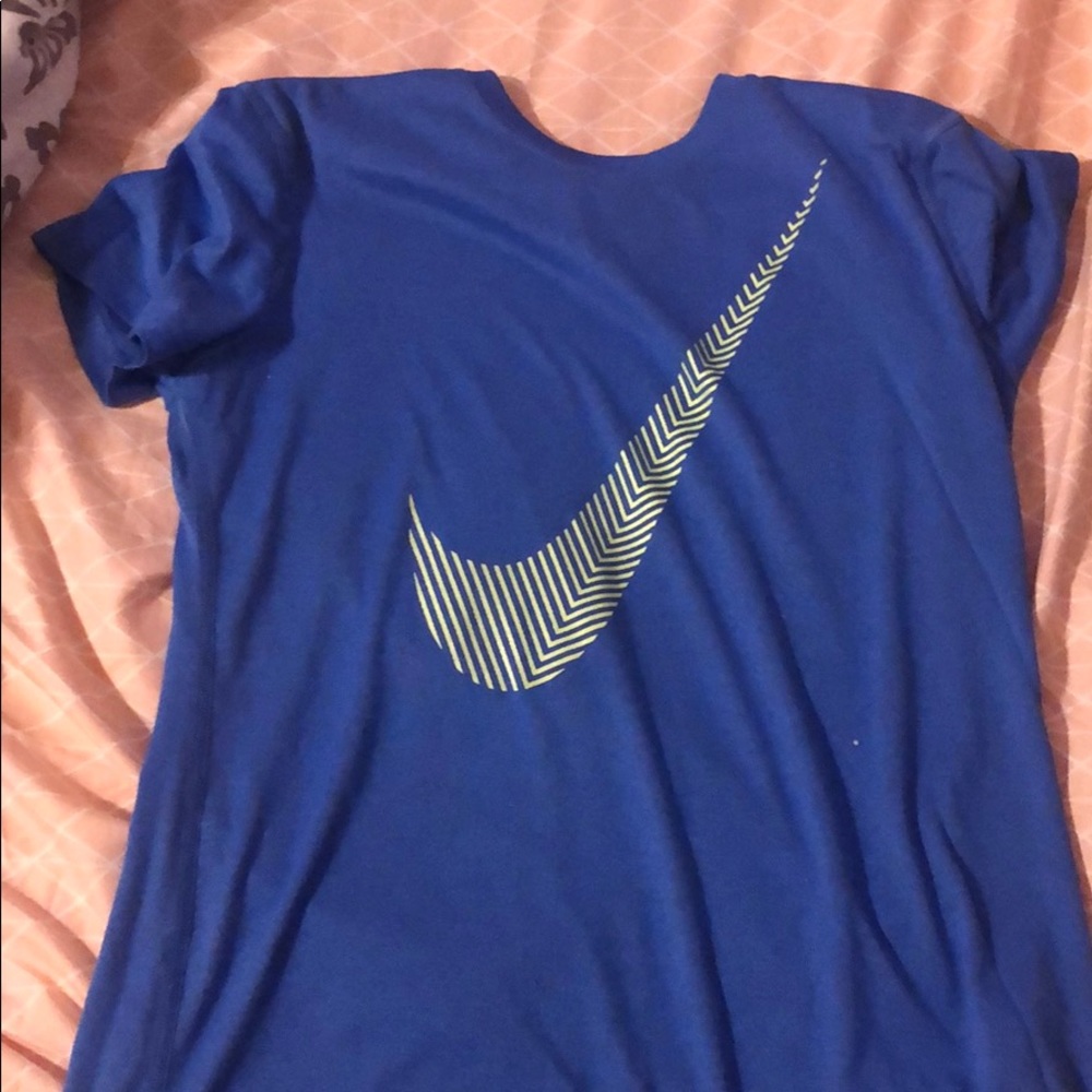 Tee shirt
